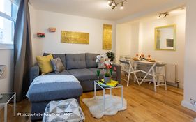Charming Apartment Next To Brighton Station